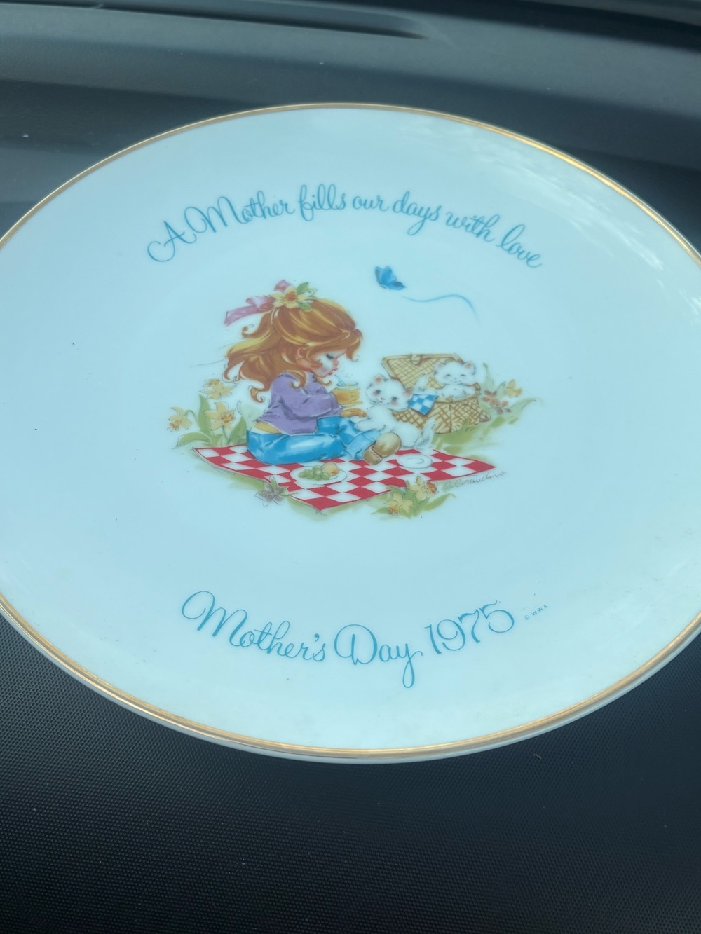 Vintage Mother's Day 1975 Decorative Porcelain Plate - White with Gold Trim